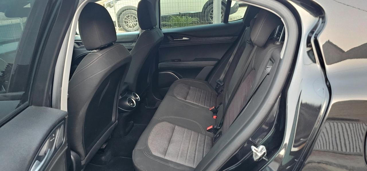 Alfa Romeo Stelvio 2.2 Turbodiesel 160 CV AT8 RWD Sport-Tech