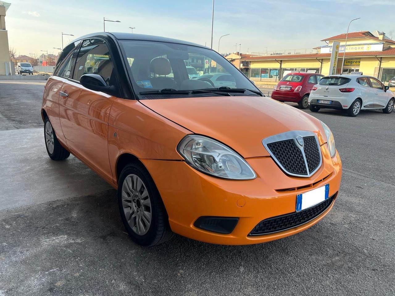 Lancia Ypsilon Ypsilon 1.2 16v Momo Design