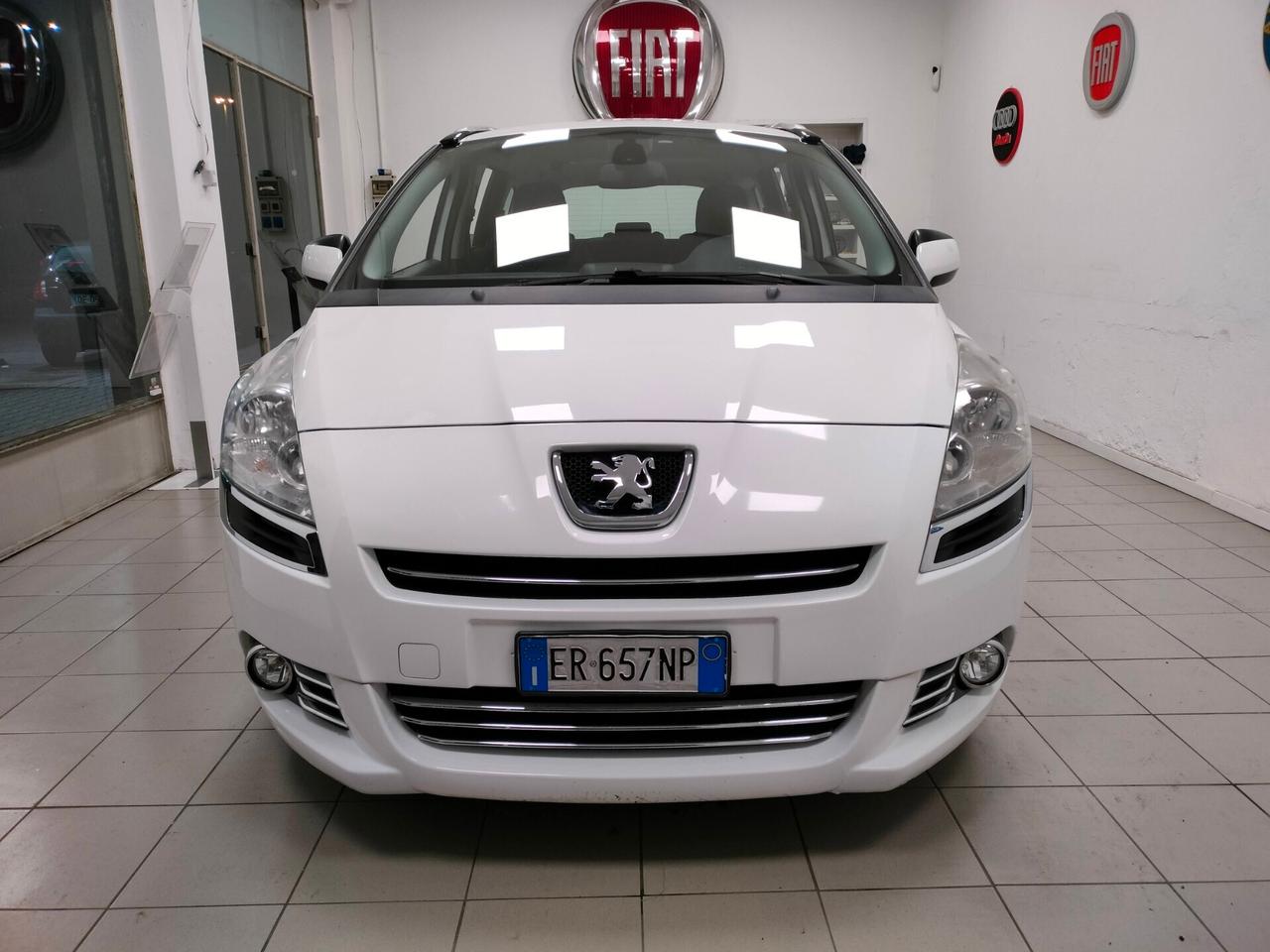 Peugeot 5008 1.6 e-HDi 115CV Stop&Start cambio robotizzato Allure
