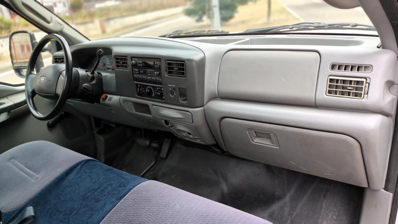 Ford F 350 6.0 TD 4x4 con Gancio