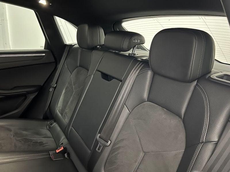Porsche Macan 2.0 iva esposta