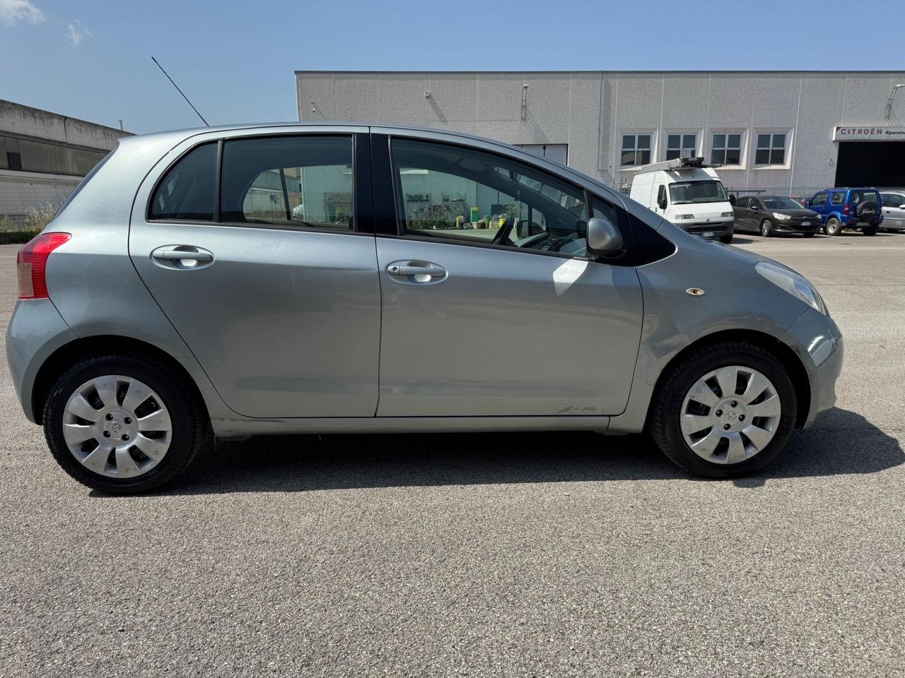 TOYOTA Yaris 1.0 5p SOL