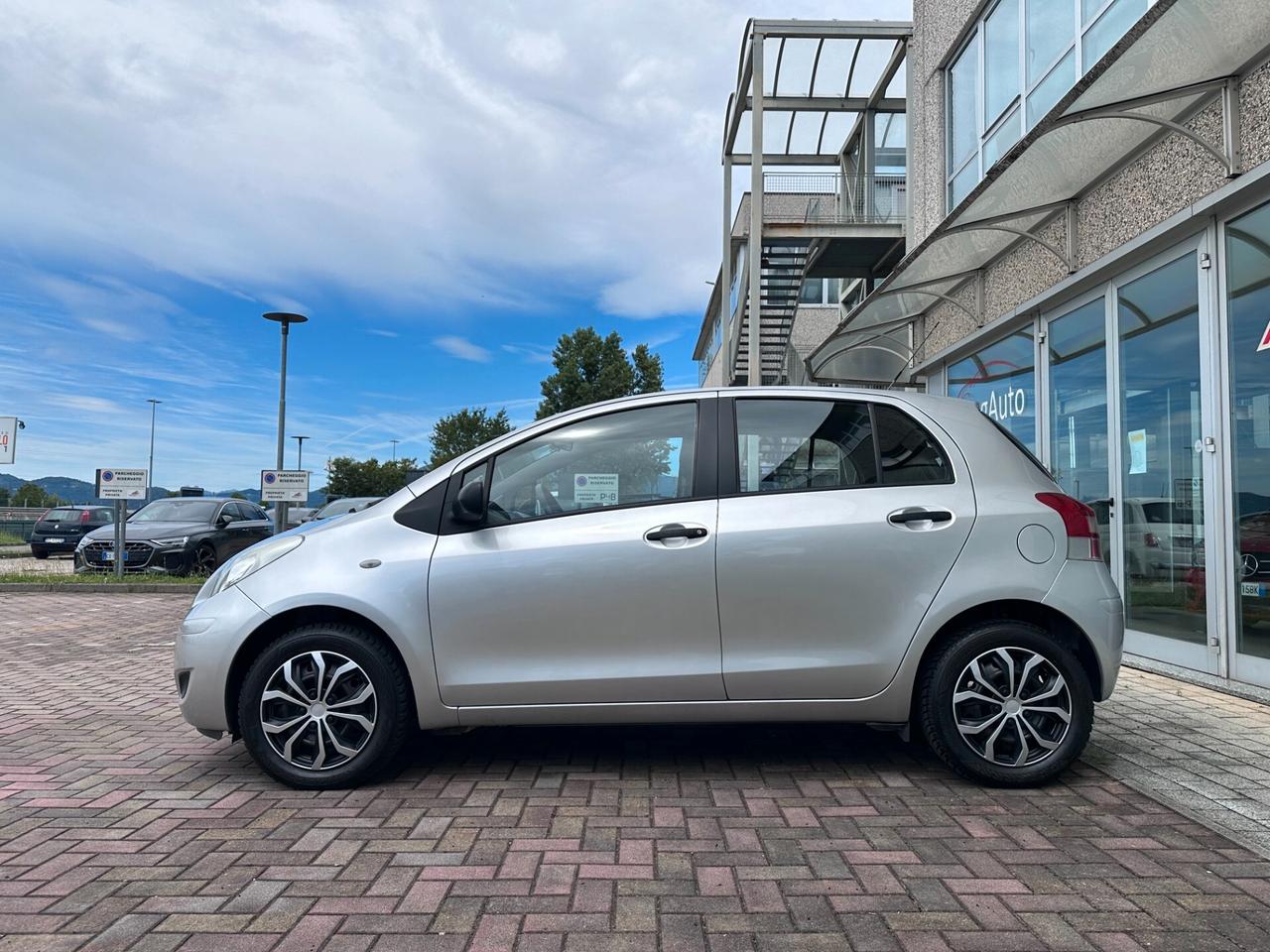 Toyota Yaris 1.0i 69CV 5PORTE! UNICO PROPRIETARIO! NEOPATENTATI