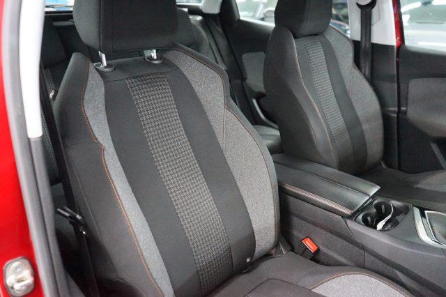 PEUGEOT 3008 BlueHDi 130 S&S Business