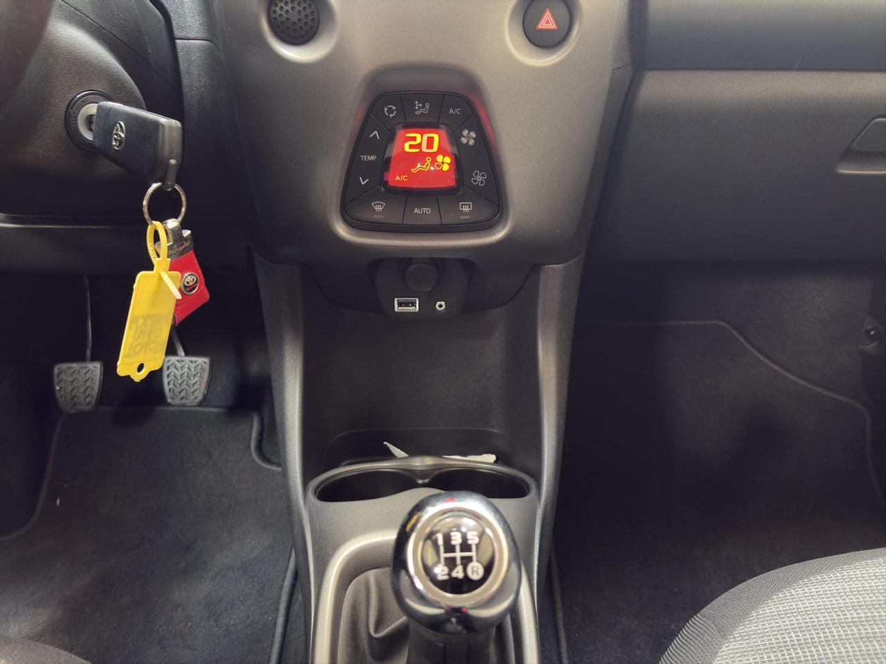 Toyota Aygo 5p 1.0 x-play 72cv