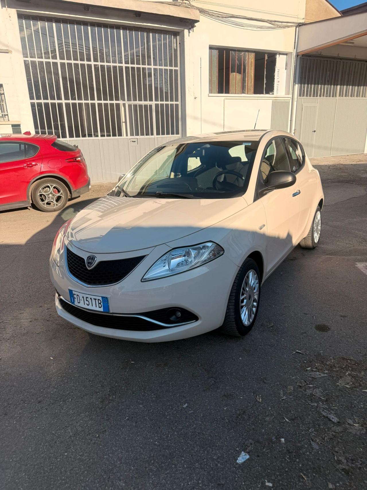 Lancia Ypsilon 1.2 69 CV 5 porte GPL Ecochic Silver