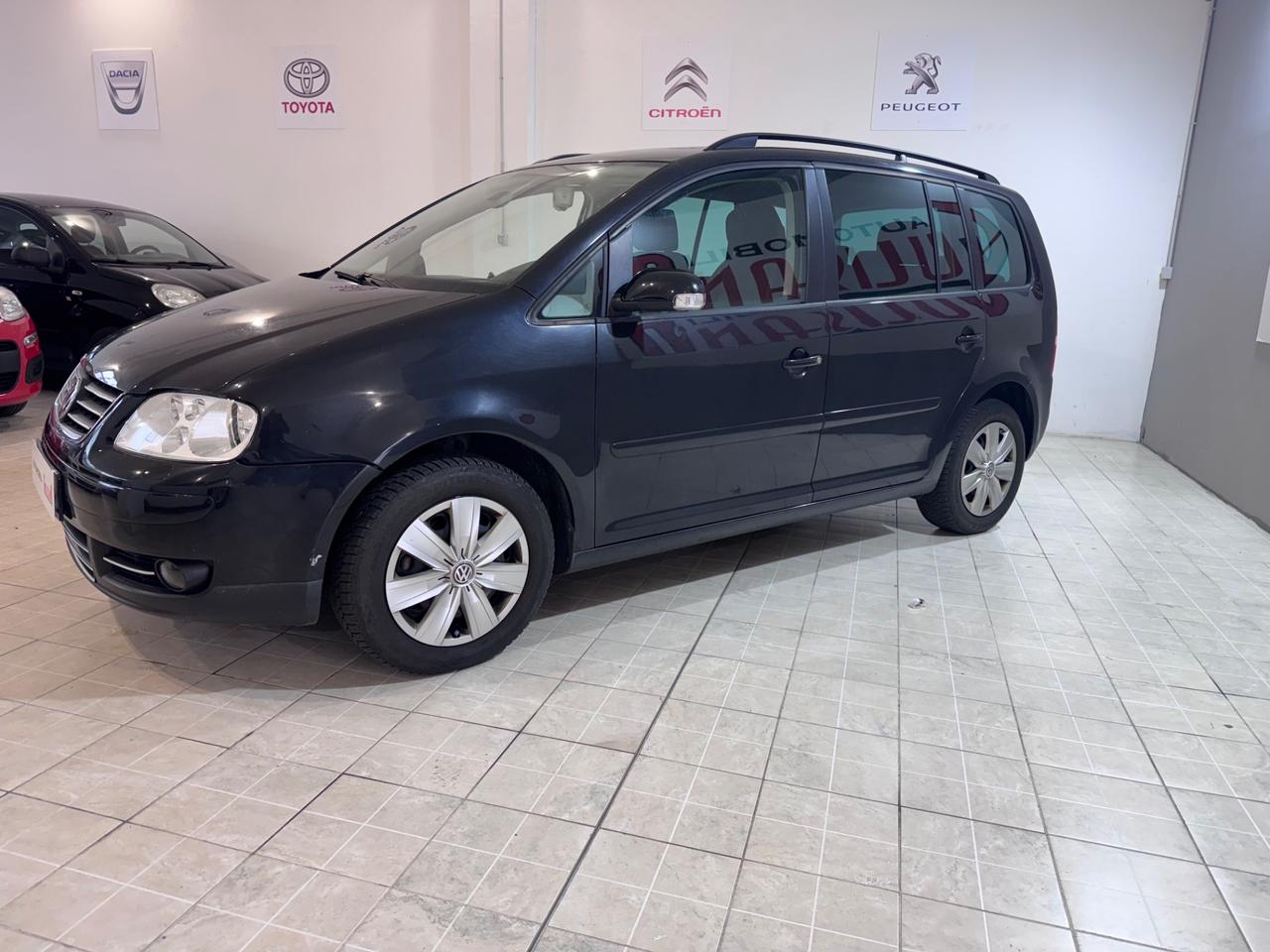 Volkswagen Touran 1.6 16V FSI Highline
