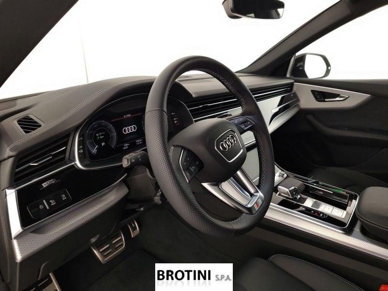 Audi Q8 TFSI e 290kW quattro tip. S Line Ed.