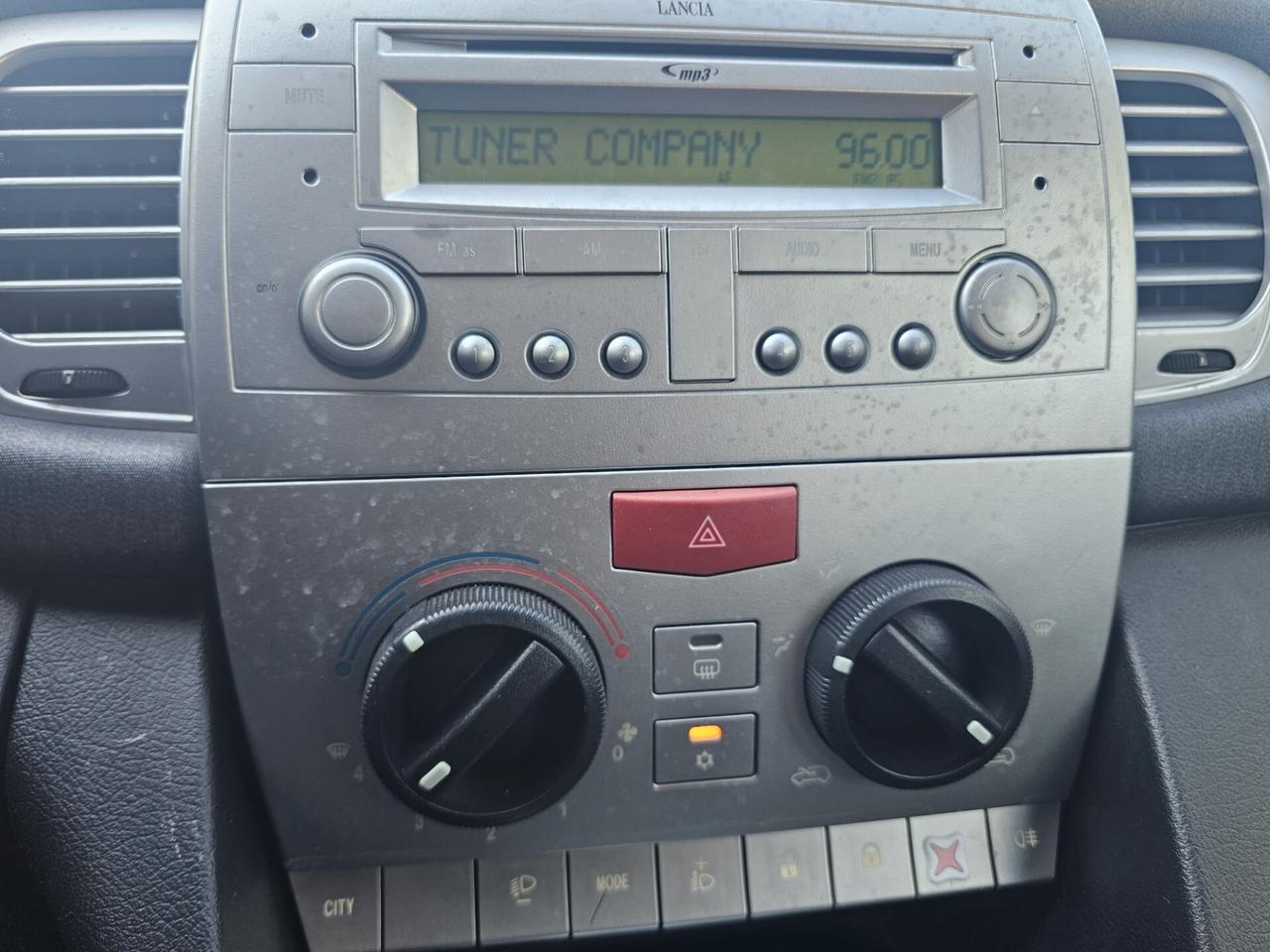 Lancia Ypsilon 1.3 MJT 75 CV