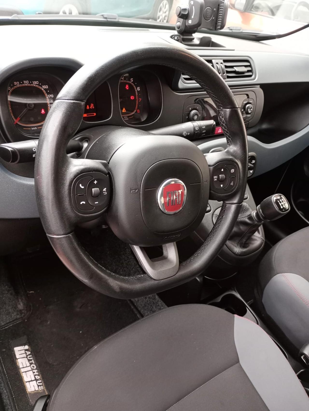 Fiat Panda 1.2 Lounge uconnect,pari al nuovo.