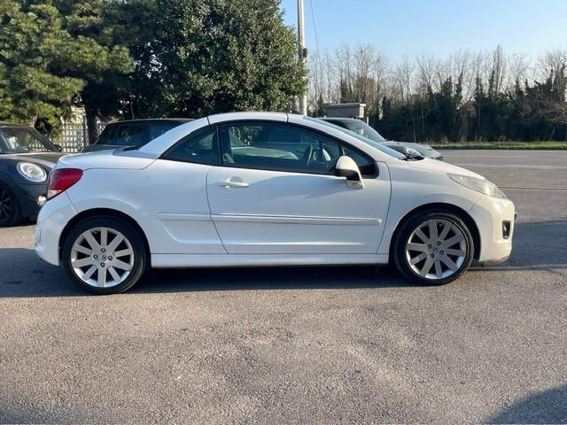 Peugeot 207 1.6 8V HDi 112CV CC Féline