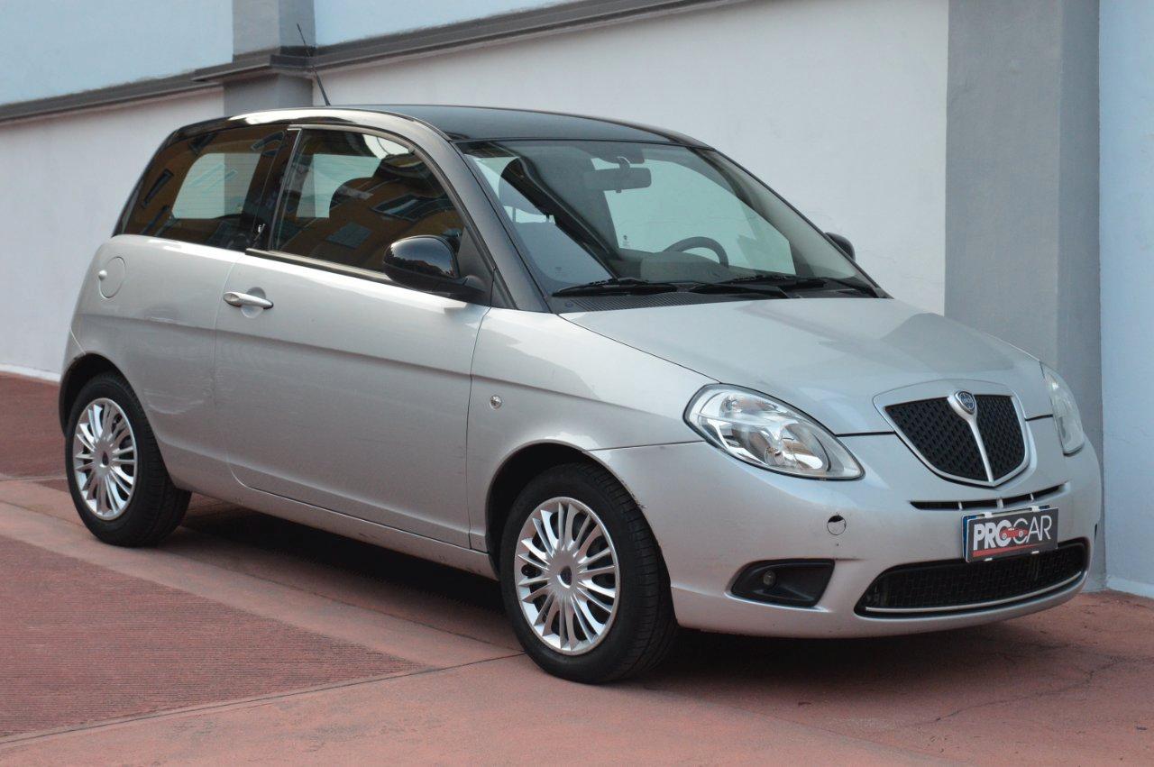 Lancia Ypsilon 3 Porte Ypsilon 1.2 8v New Oro (oro)