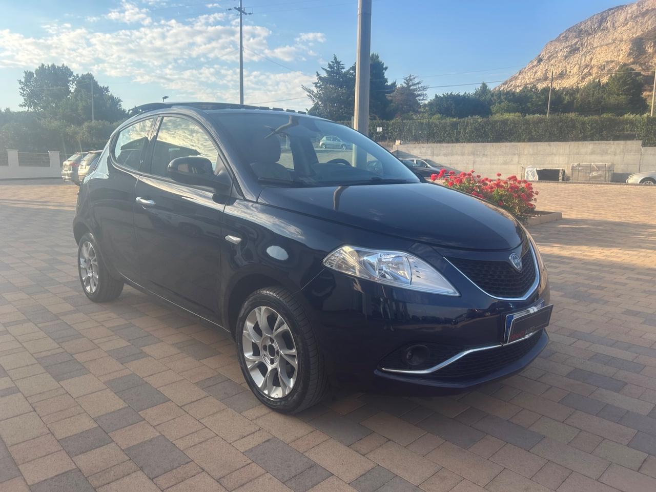 Lancia Ypsilon 1.2 69 CV 5 porte Platinum