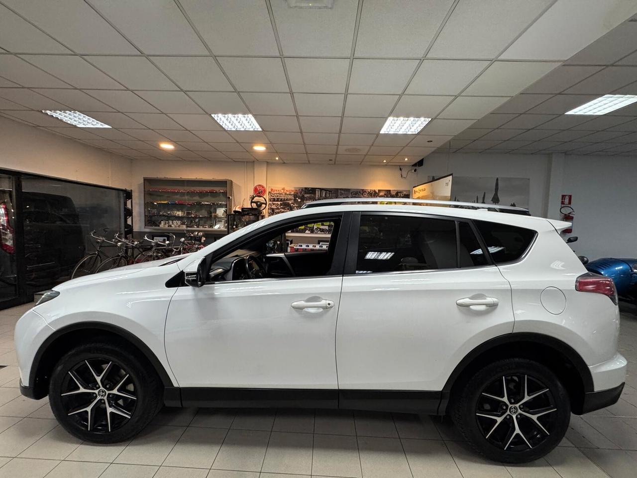 Toyota RAV 4 2.0 D-4D 2WD Lounge MY '17 UNICOPR. PARI AL NUOVO