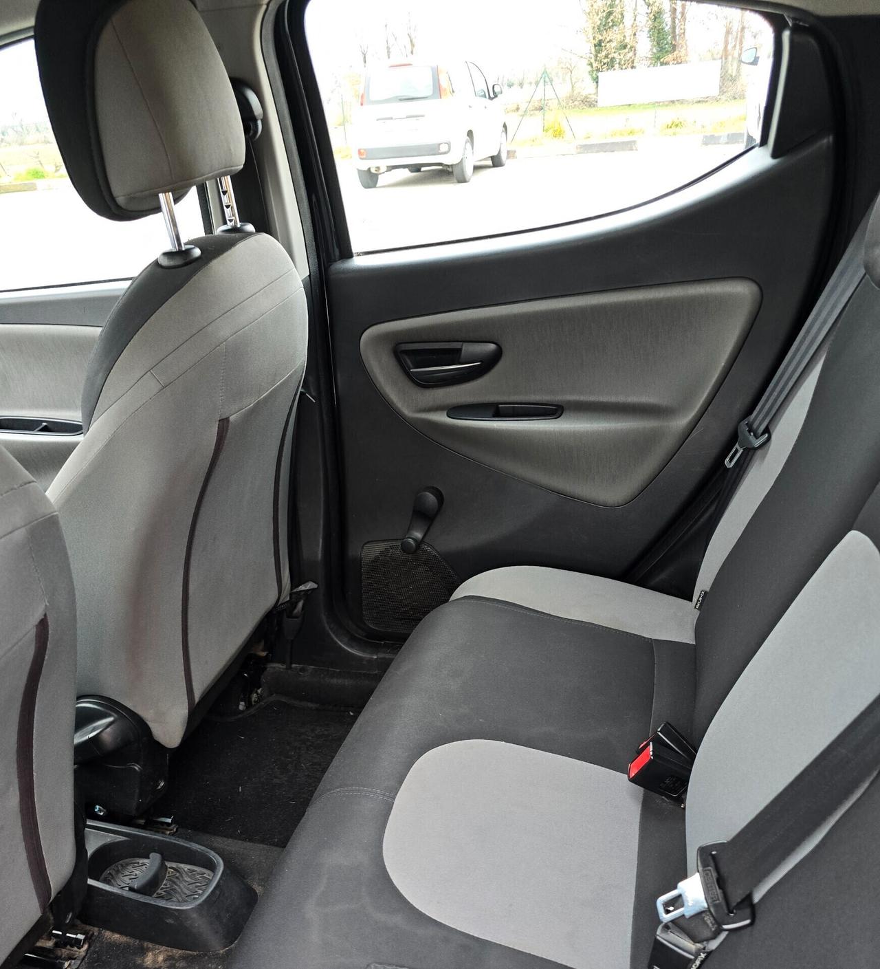 Lancia Ypsilon 1.2 69 CV 5 porte GPL Ecochic Silver