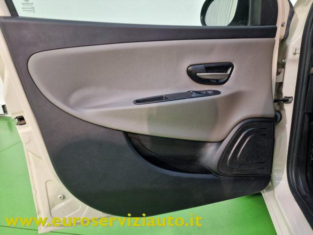 LANCIA Ypsilon 1.2 69 CV 5 porte Platinum