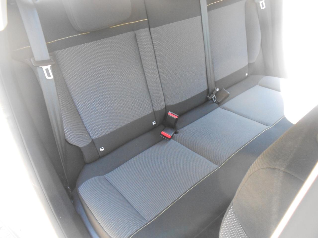 C3(my'23)1.2ie(BI-COLOR,LED,CRUISE,SENSORI)5posti