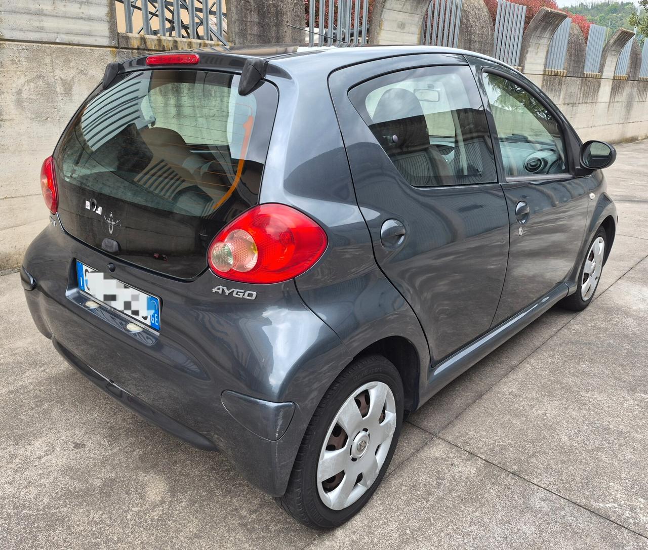 Toyota Aygo 1.0 12V VVT-i 5 porte Sol