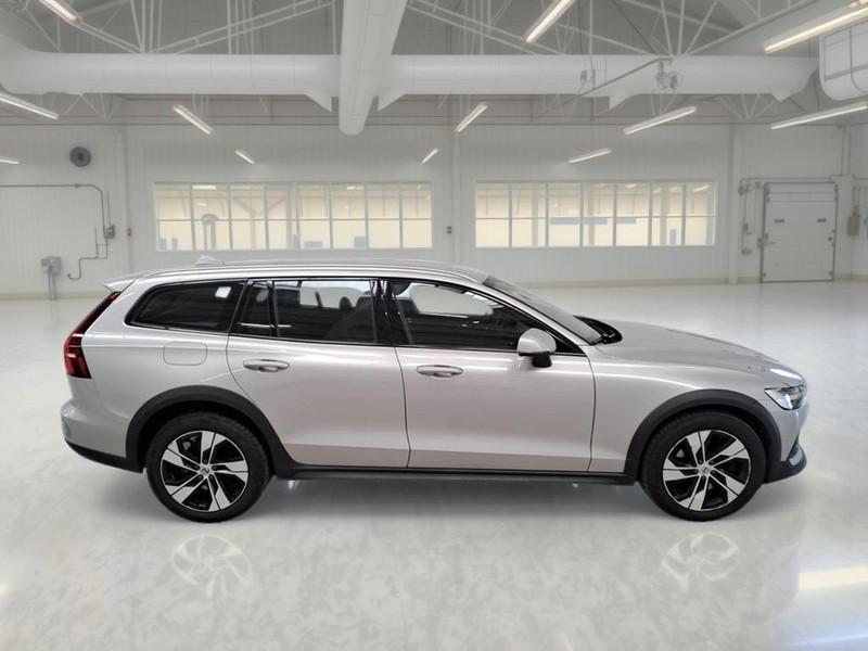 VOLVO V60 CROSS COUNTRY B4 D AWD AUTOM. CORE STATION WAGON