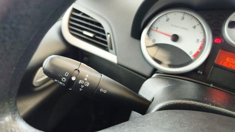 Peugeot 207 207 5p 1.4 hdi X-Line FL