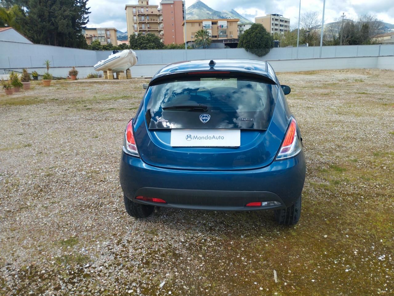 Lancia Ypsilon 1.0 FireFly 5 porte S&S Hybrid Silver
