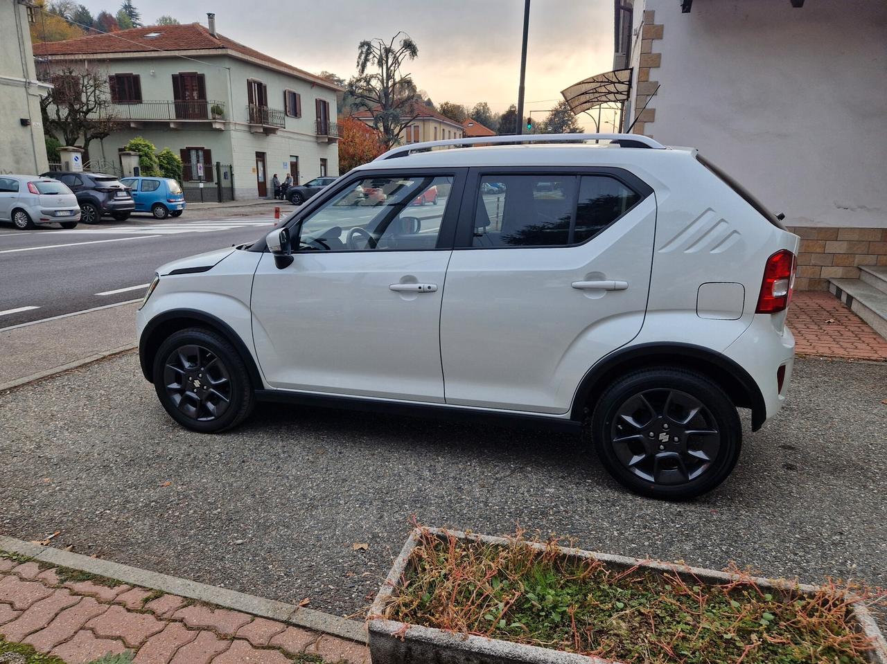 Suzuki Ignis TOP 1.2 83CV "SOLO 17.000 km" Carplay, Cruise c.