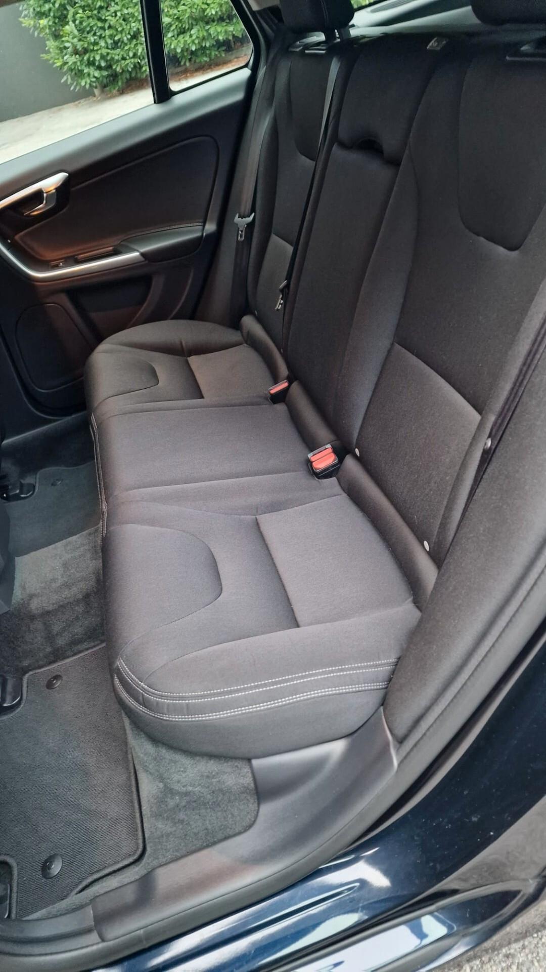 Volvo V60 D2 Geartronic Edition x Neopatentati