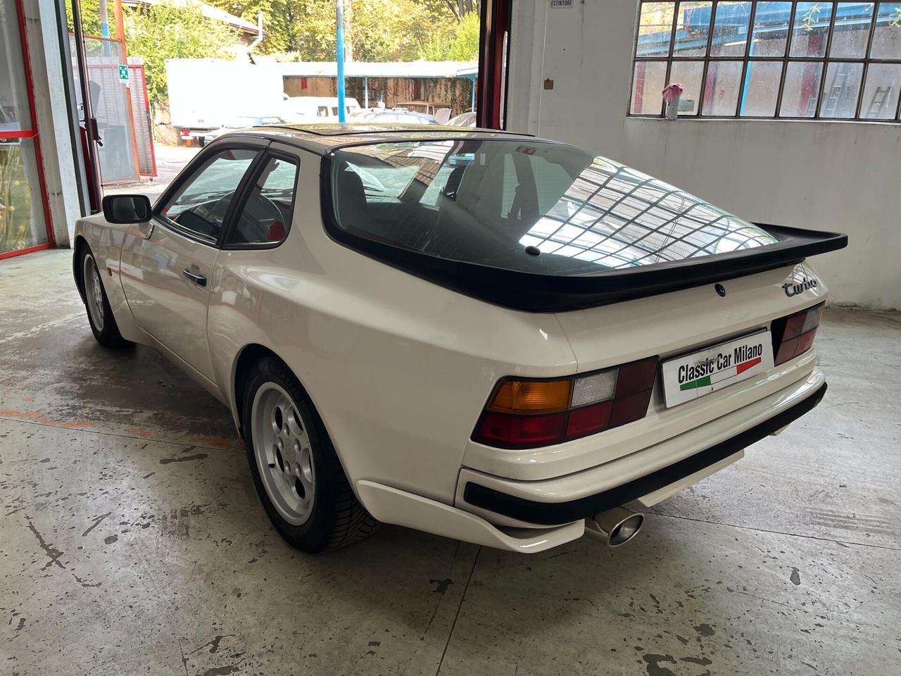 Porsche 944 Turbo cat