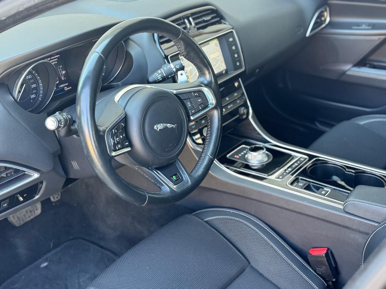Jaguar XE 2.0 D Turbo aut. R-Sport Tetto , Euro 6 !