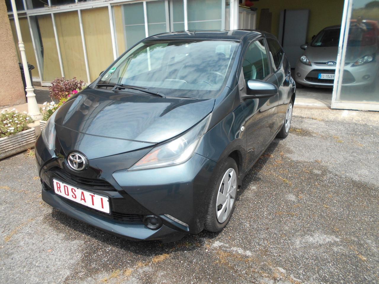 Toyota Aygo 1.0 5 porte Lounge Connect euro 5 neo patentati