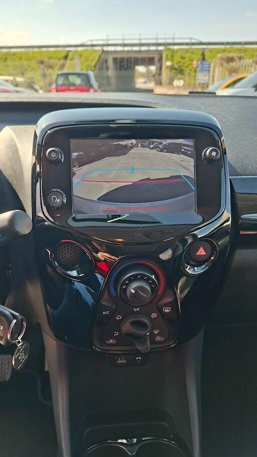 Peugeot 108 5 porte con telecamera post.