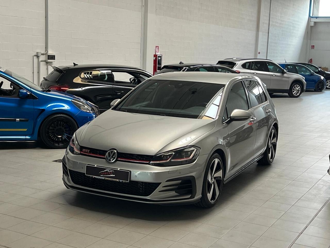 Volkswagen Golf GTI Performance 2.0 TSI 230CV