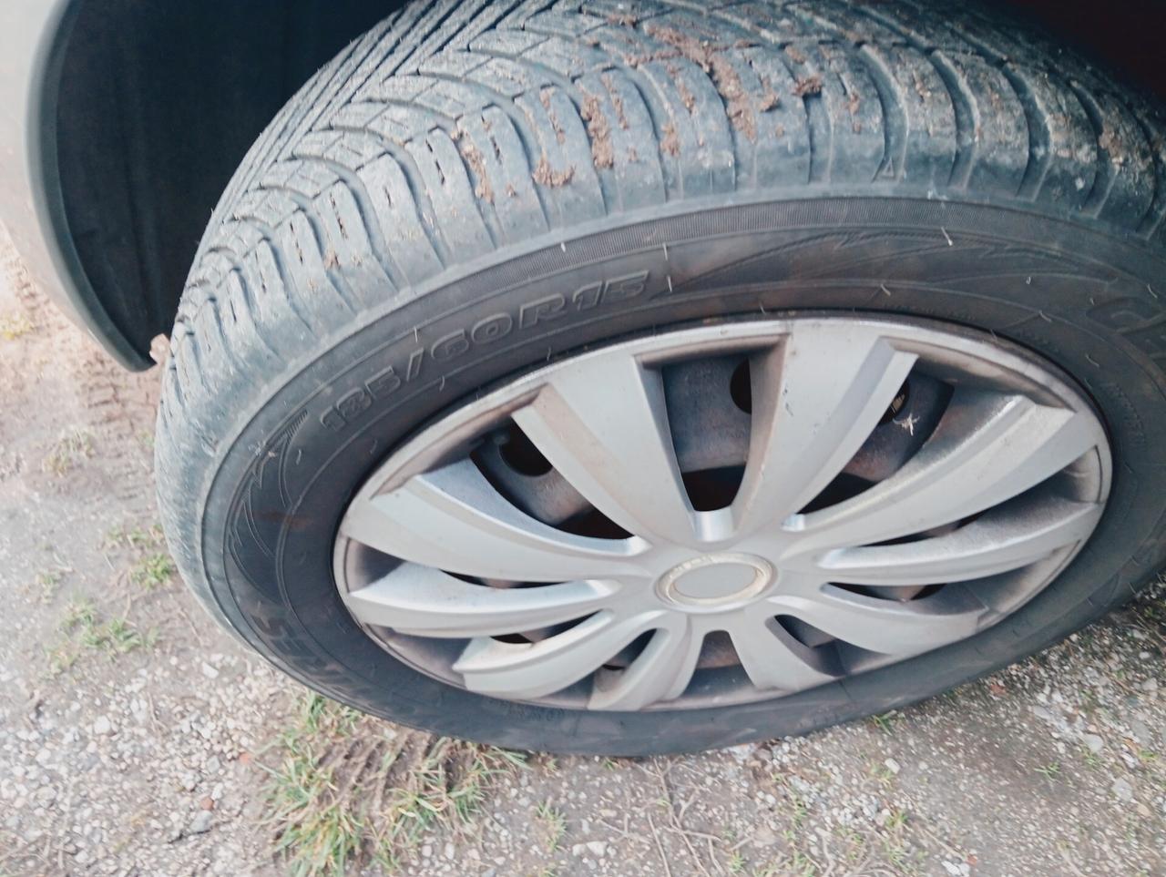 Toyota Yaris 1.0 5 porte Sol