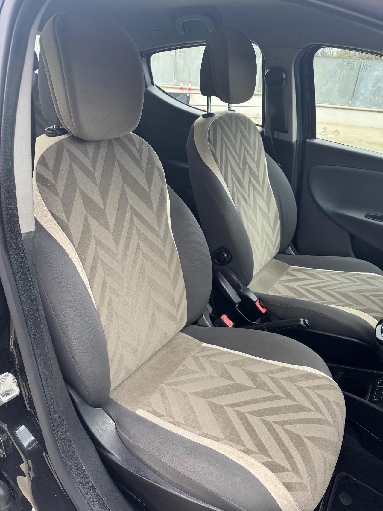 Lancia Ypsilon 1.2 69 CV 5 porte Platinum