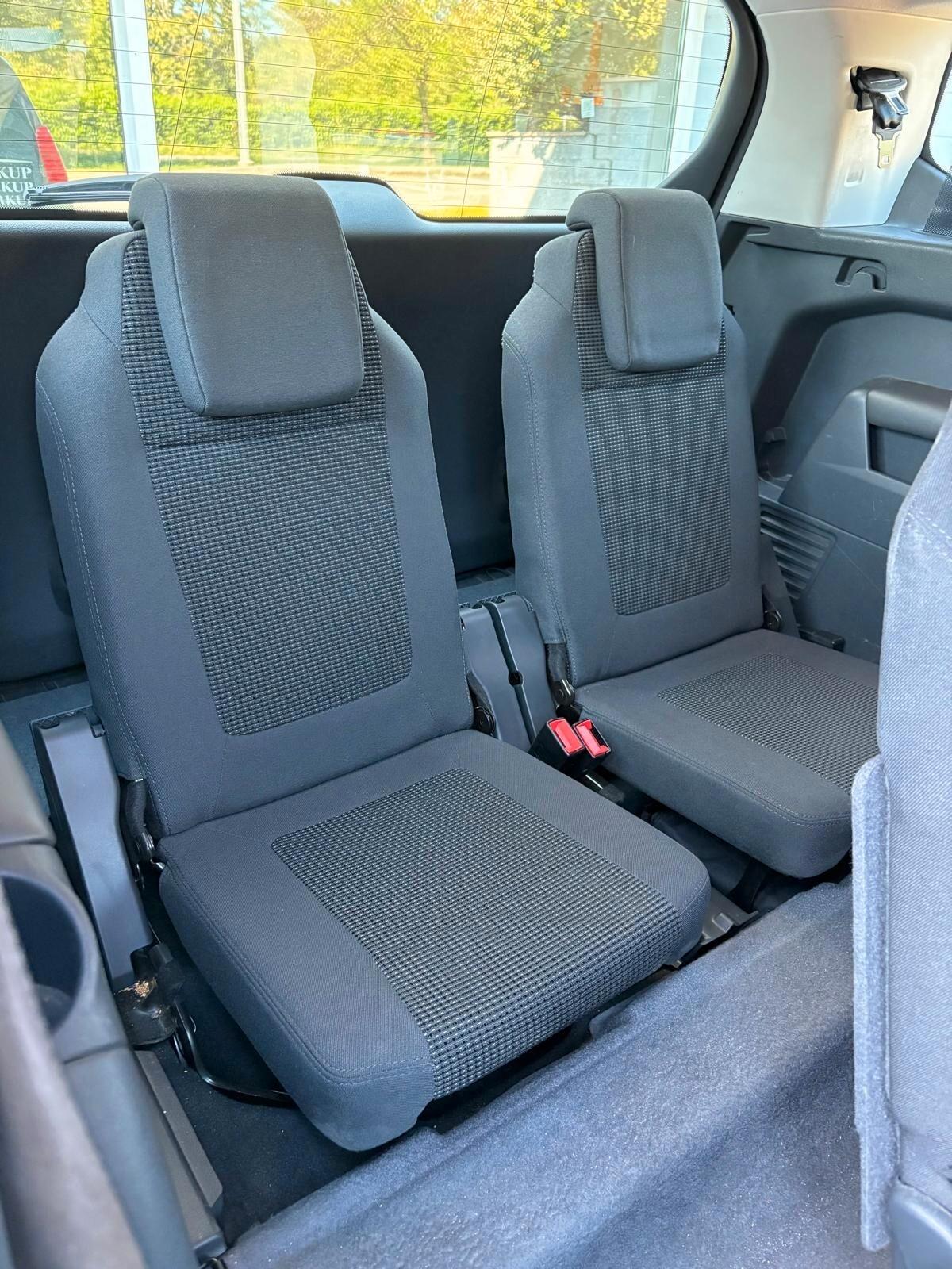 Peugeot 5008 BlueHDi 120 cv Neopatentati