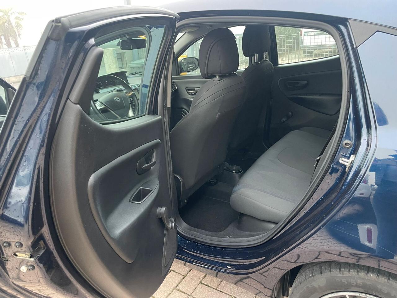 Lancia Ypsilon 1.2 69 CV 5 porte S&S Platinum