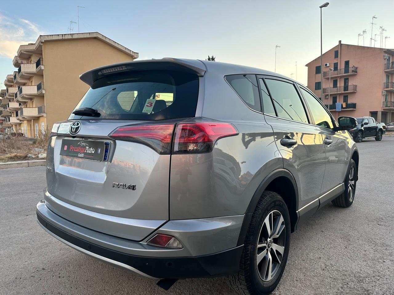 Toyota RAV 4 RAV4 2.0 D-4D 2WD Active