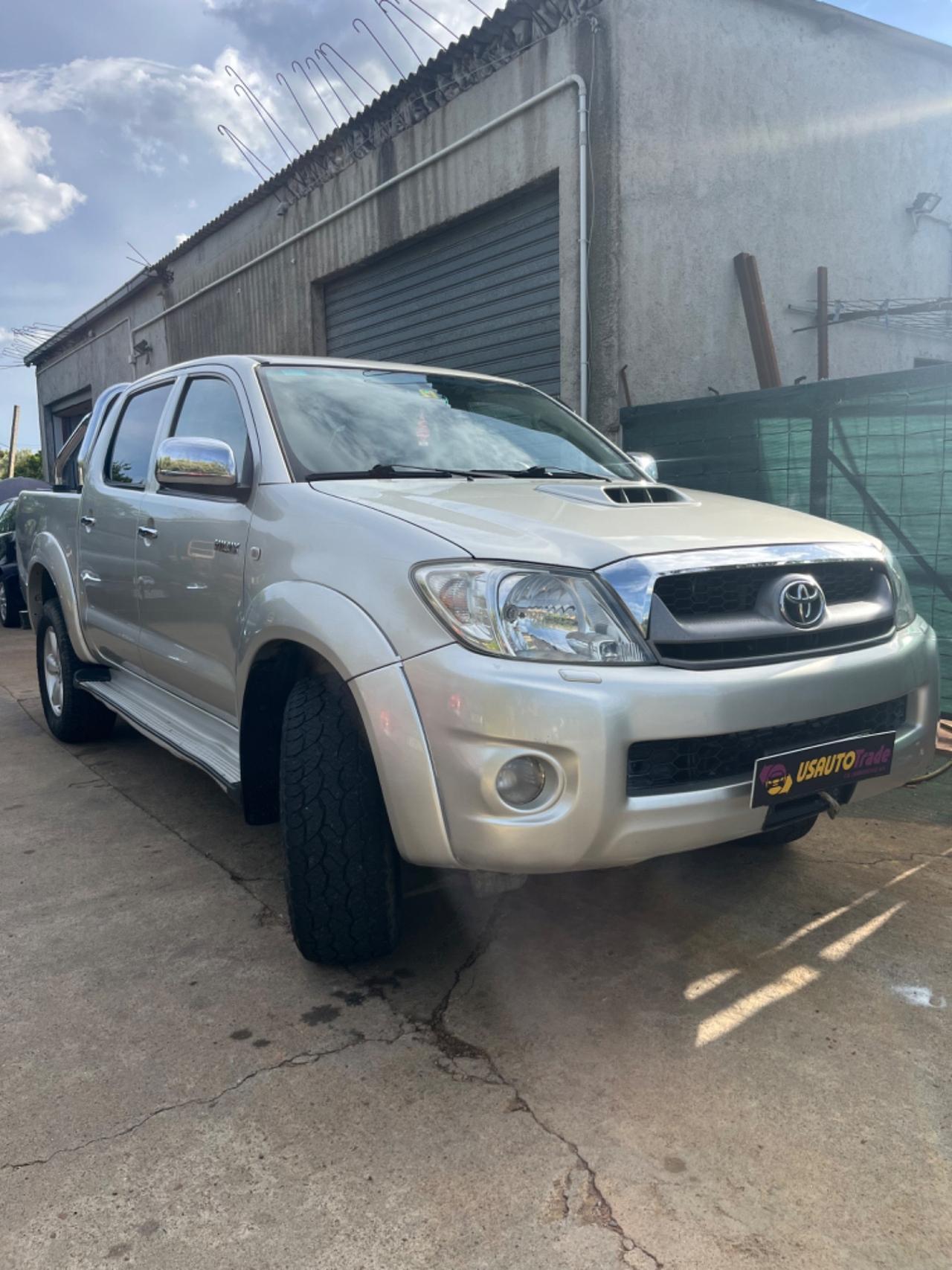 Toyota Hilux 3.0 D-4D aut.4WD 4p. Doub. Cab SR