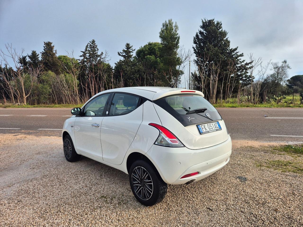 Lancia Ypsilon 0.9 TwinAir 85 CV 5 porte Metano GARANZIA