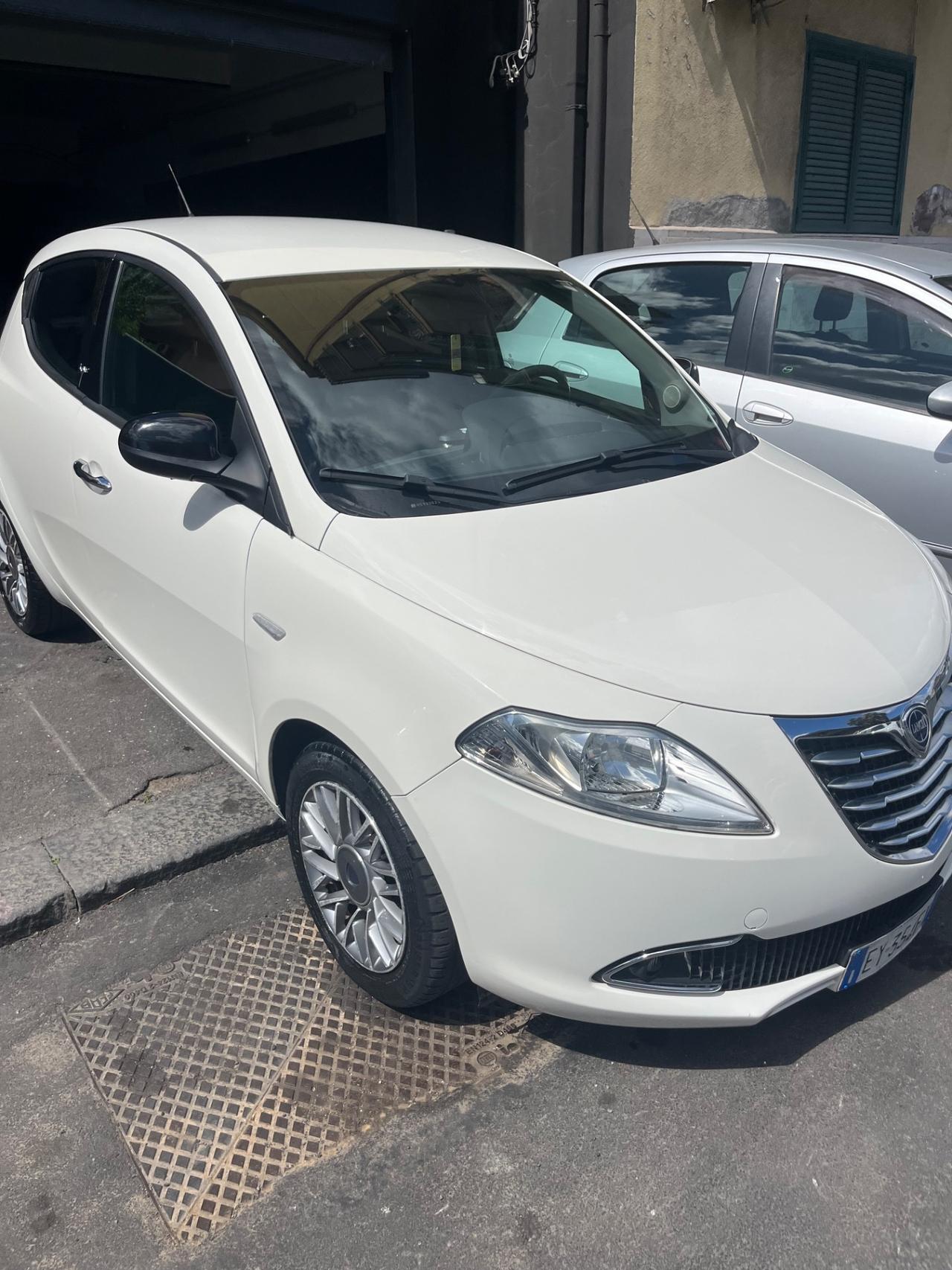 Lancia Ypsilon 1.2 69 CV 5 porte GPL Ecochic Platinum