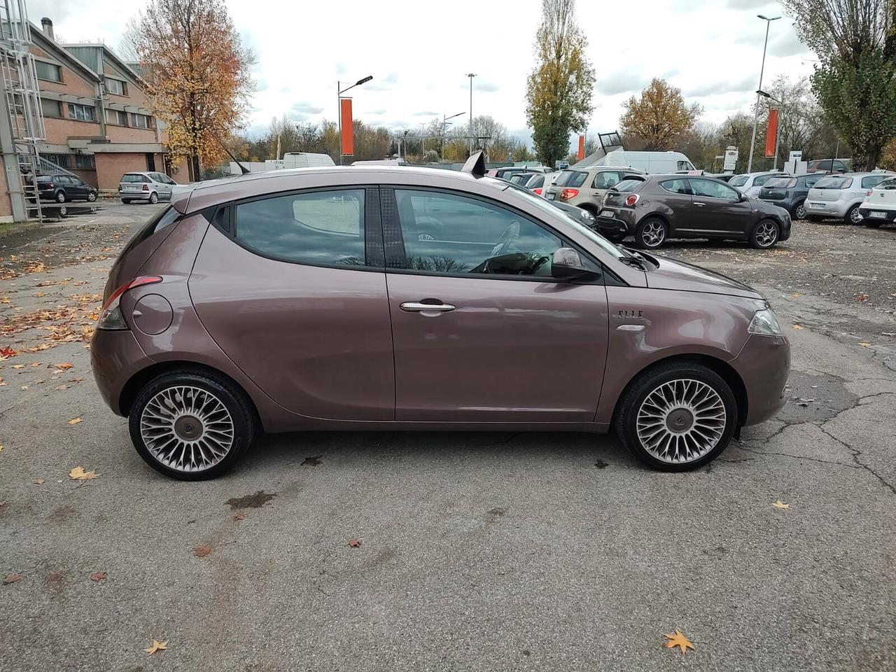 Lancia Ypsilon ELLE 5 PORTE, 1.2 8V 69CV, EURO 6B, OK NEOPATENTATI, GARANZIA L.12 MESI