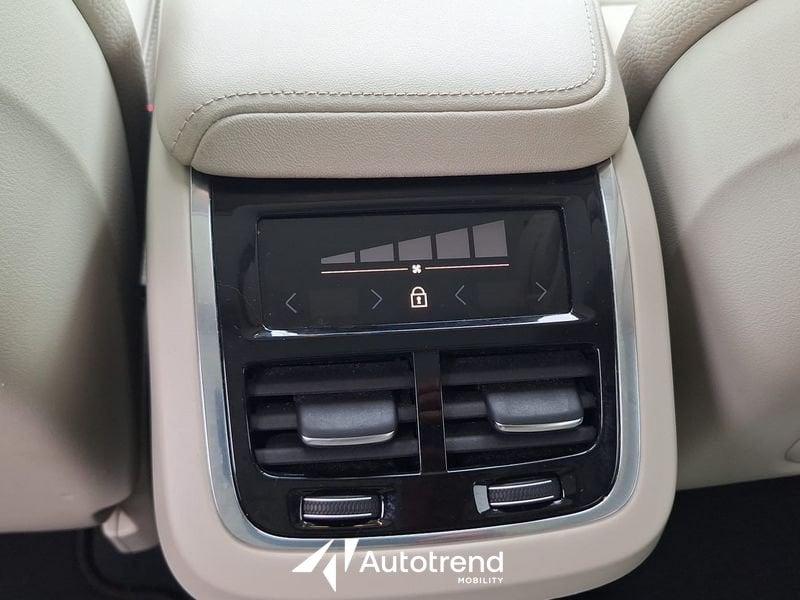 Volvo XC60 B4 197+14 CV AWD Mild Hybrid Diesel Automatico Ultimate Bright