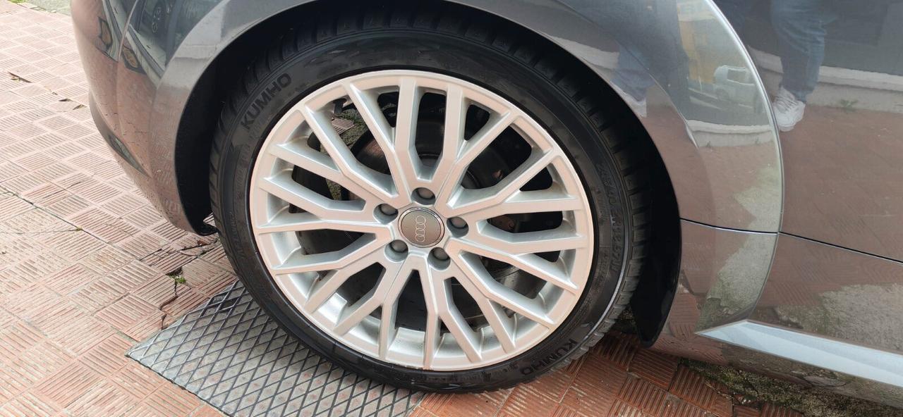 Audi TT Coupé 2.0 TDI quattro S tronic line