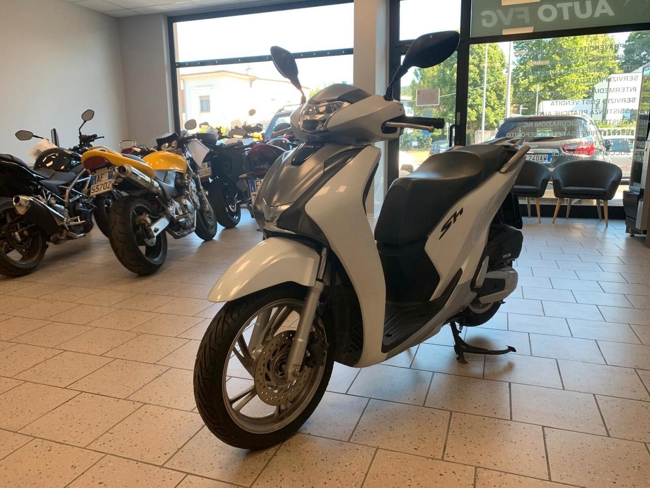 Honda SH 125 Pat. B