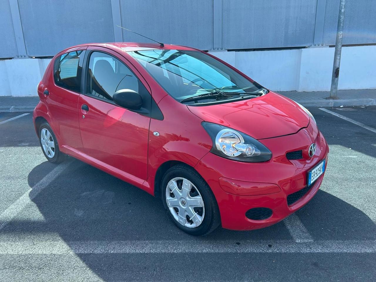 TOYOTA AYGO 1.0 BENZINA – 5 PORTE – SOLO 47.000 KM – CONDIZIONI DA VETRINA!
