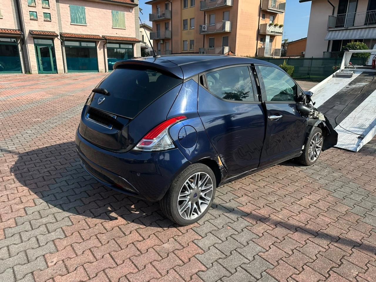 Lancia Ypsilon 0.9 TwinAir 85 CV 5 porte S&S DFN Platinum