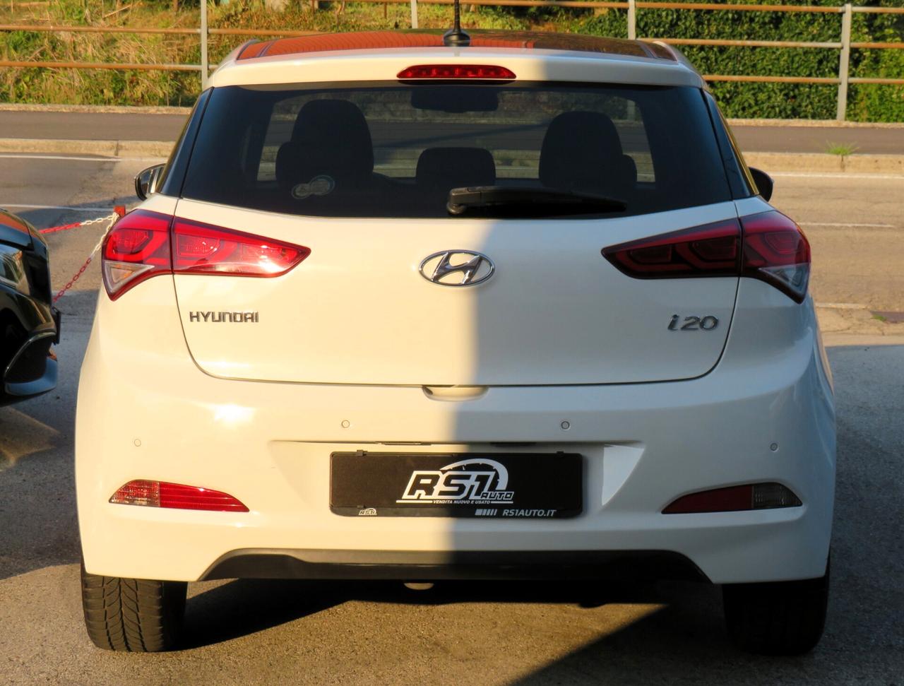 Hyundai i20 1.1 CRDi - PANORAMA - NEOPATENTATI