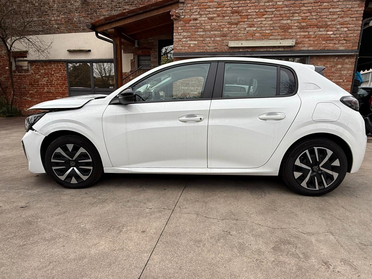 Peugeot 208 1.2 75cv INCIDENTATA MOTORE OK