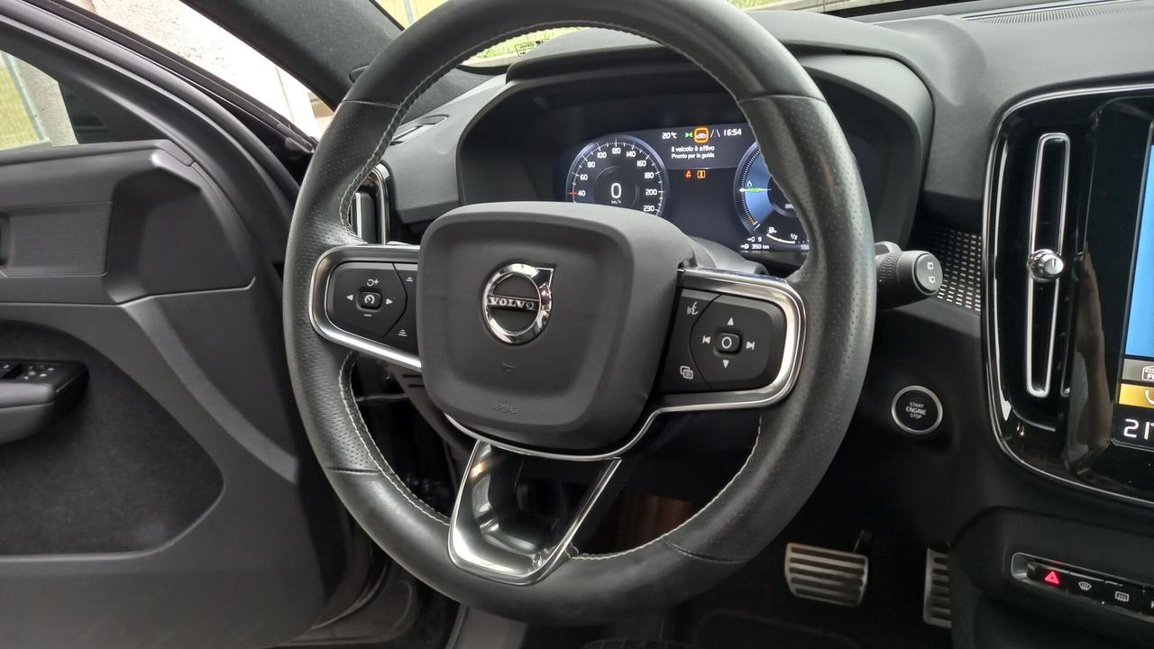 Volvo XC40 T5 Recharge Plug-in Hybrid R-design