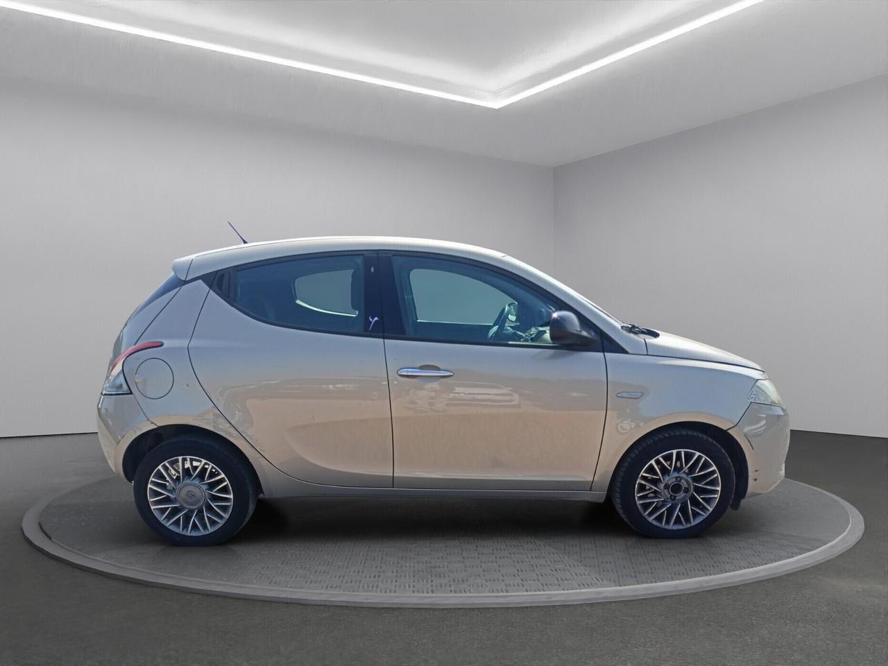 Lancia Ypsilon 1.3 MJT 75 CV Unyca